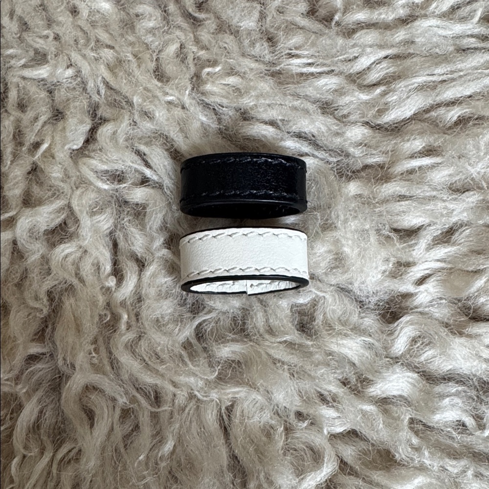 GUCCI GG Marmont reversible thin belt

Box, Dust bag, Receipt & both belt loops - Picture 9 of 9